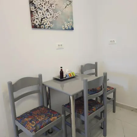 Διαμέρισμα Tina's *